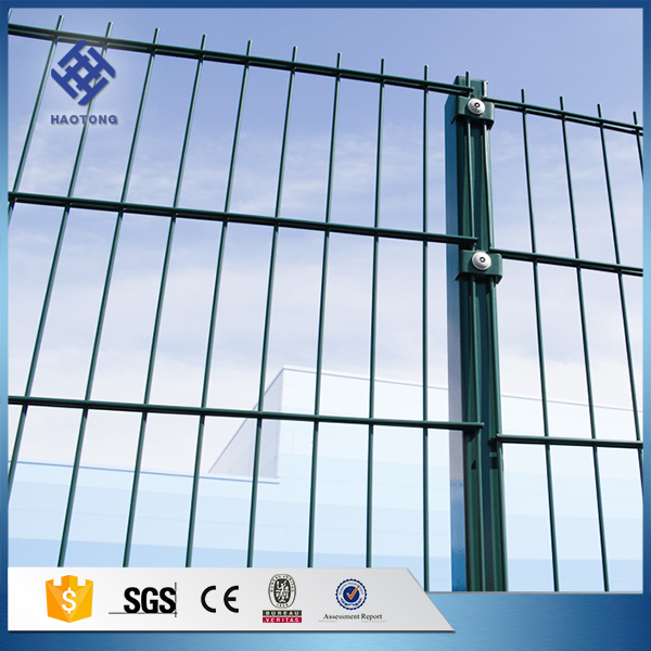 Double wire mesh fence